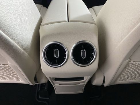 Used 2025 Mercedes-Benz GLB 250 4MATIC image 26