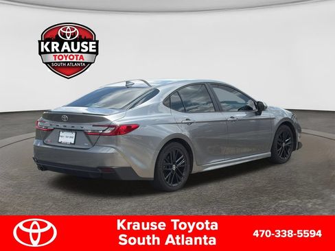 Used 2025 Toyota Camry SE w/ Convenience Package FWD image 5