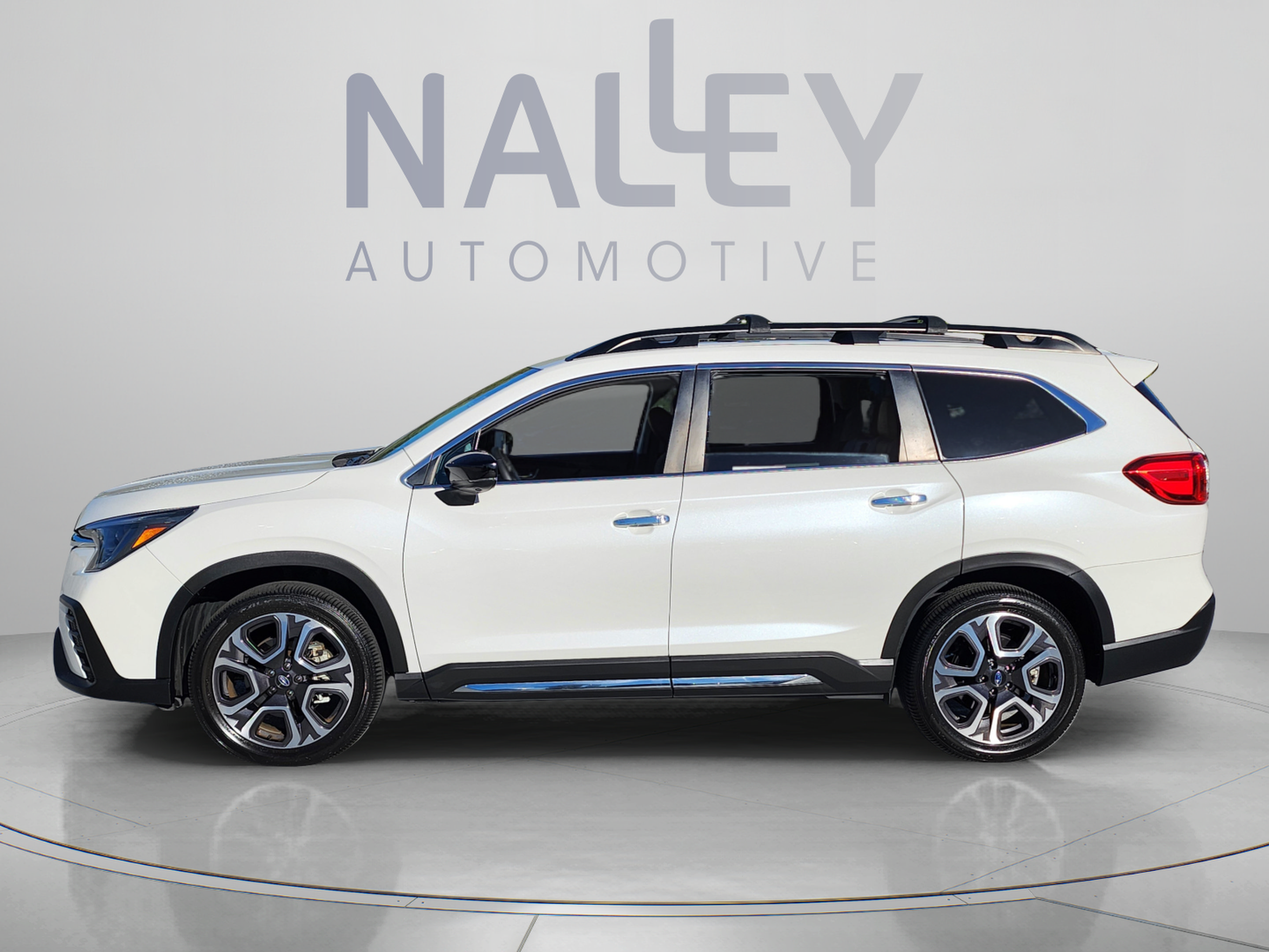 Used 2024 Subaru Ascent Touring AWD/4WD image 2
