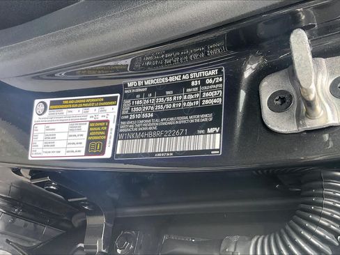 Used 2024 Mercedes-Benz GLC 300 4MATIC image 33