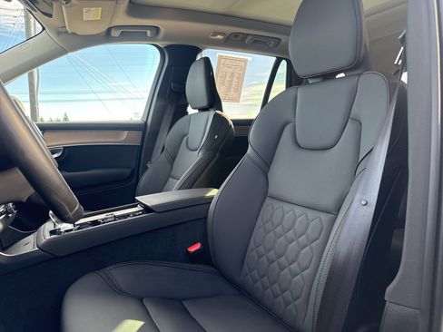 Used 2025 Volvo XC90 B6 Plus image 9
