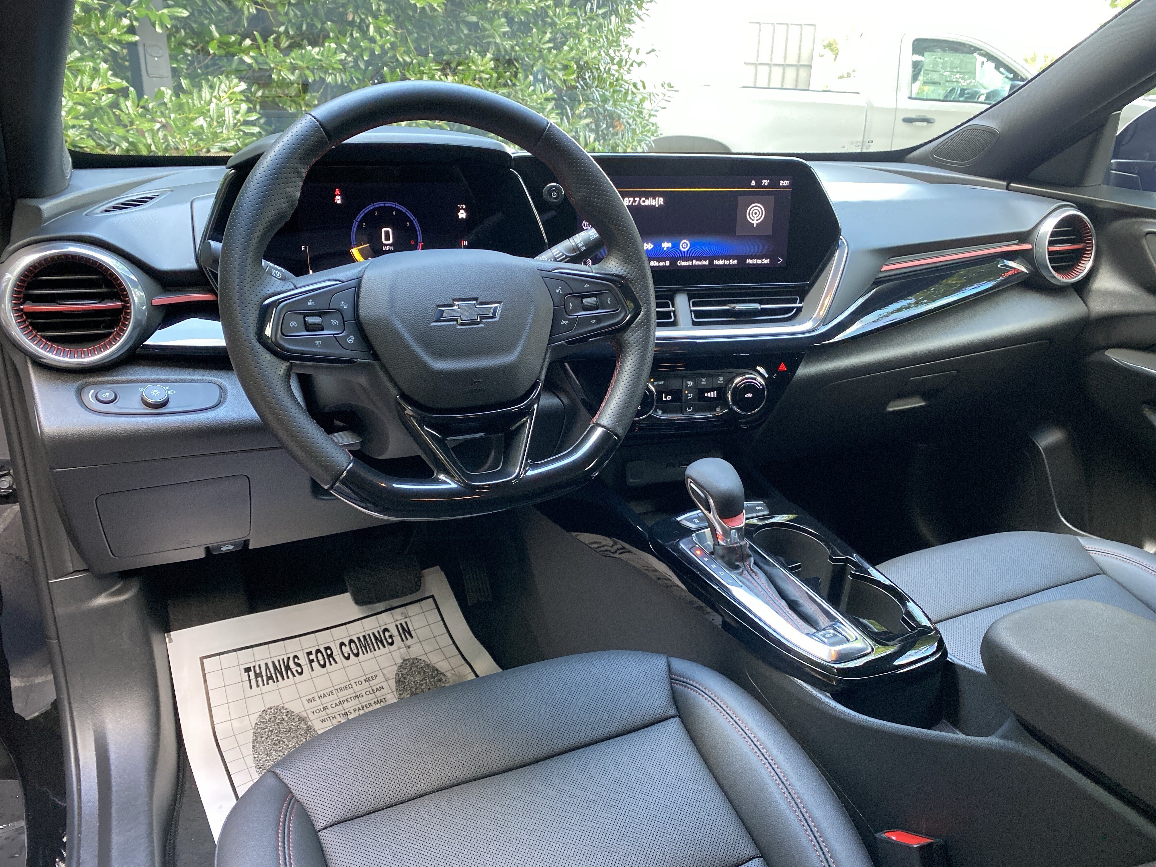 Used 2025 Chevrolet Trax RS w/ Sunroof Package FWD image 17