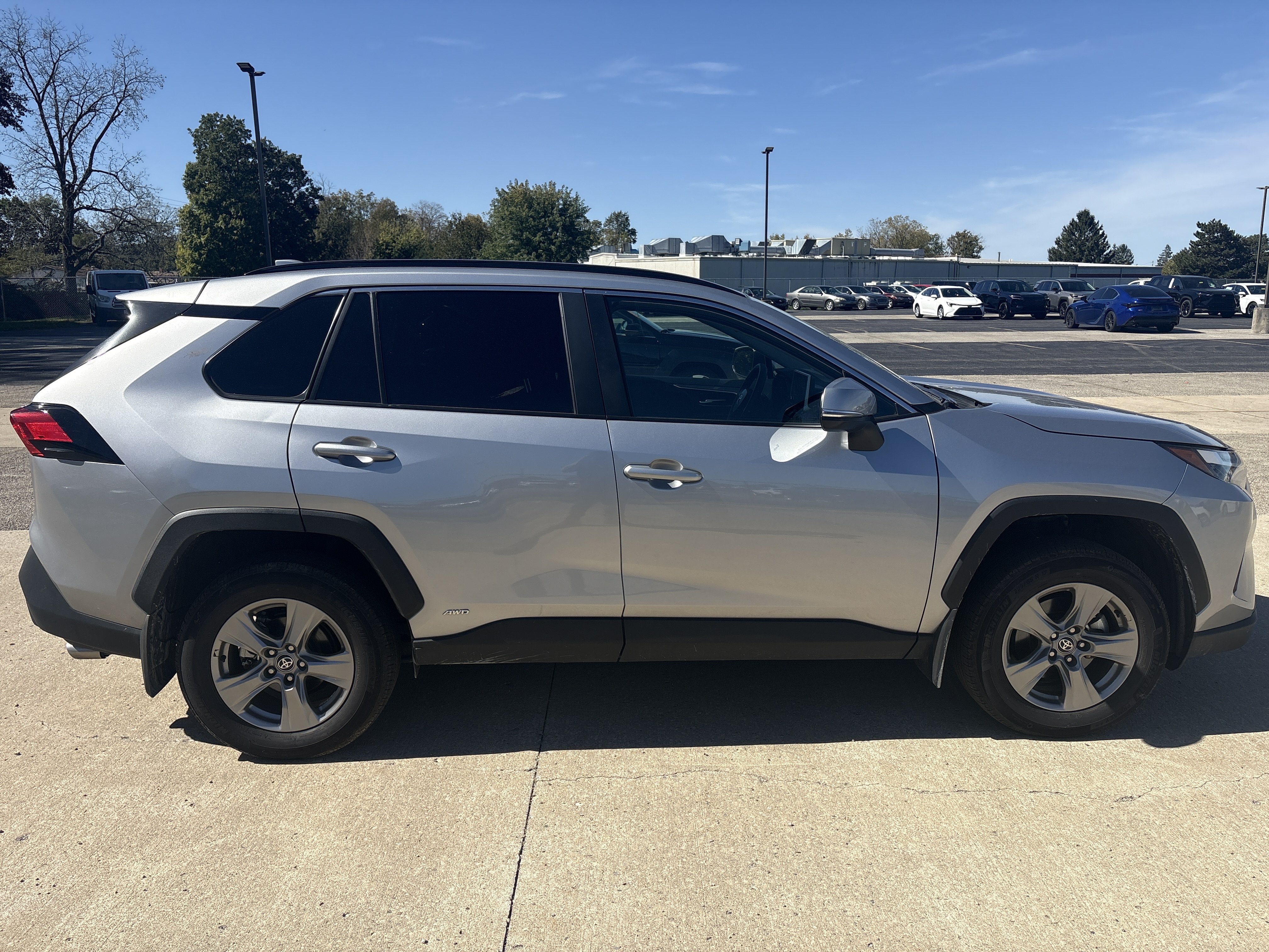 Used 2025 Toyota RAV4 XLE AWD/4WD image 3