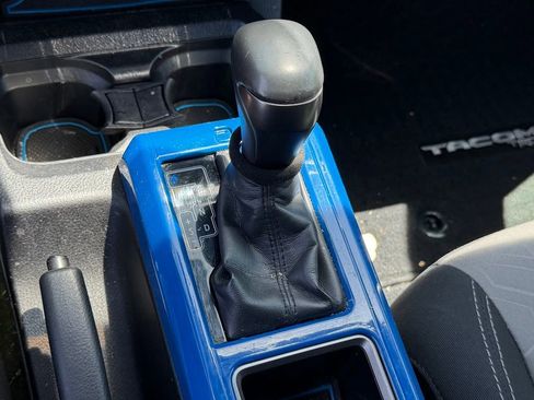 Used 2020 Toyota Tacoma TRD Sport w/ Technology Package RWD image 18