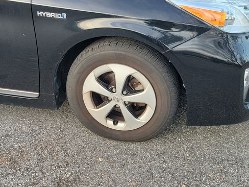 Used 2014 Toyota Prius Three image 10