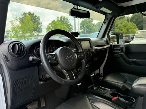 Used 2017 Jeep Wrangler Unlimited Sahara AWD/4WD image 16