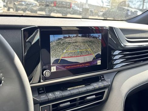 Used 2025 Toyota Camry SE image 18