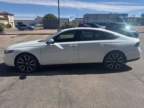 Used 2023 Honda Accord Touring image 2
