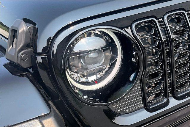 Used 2025 Jeep Gladiator Sport AWD/4WD image 25