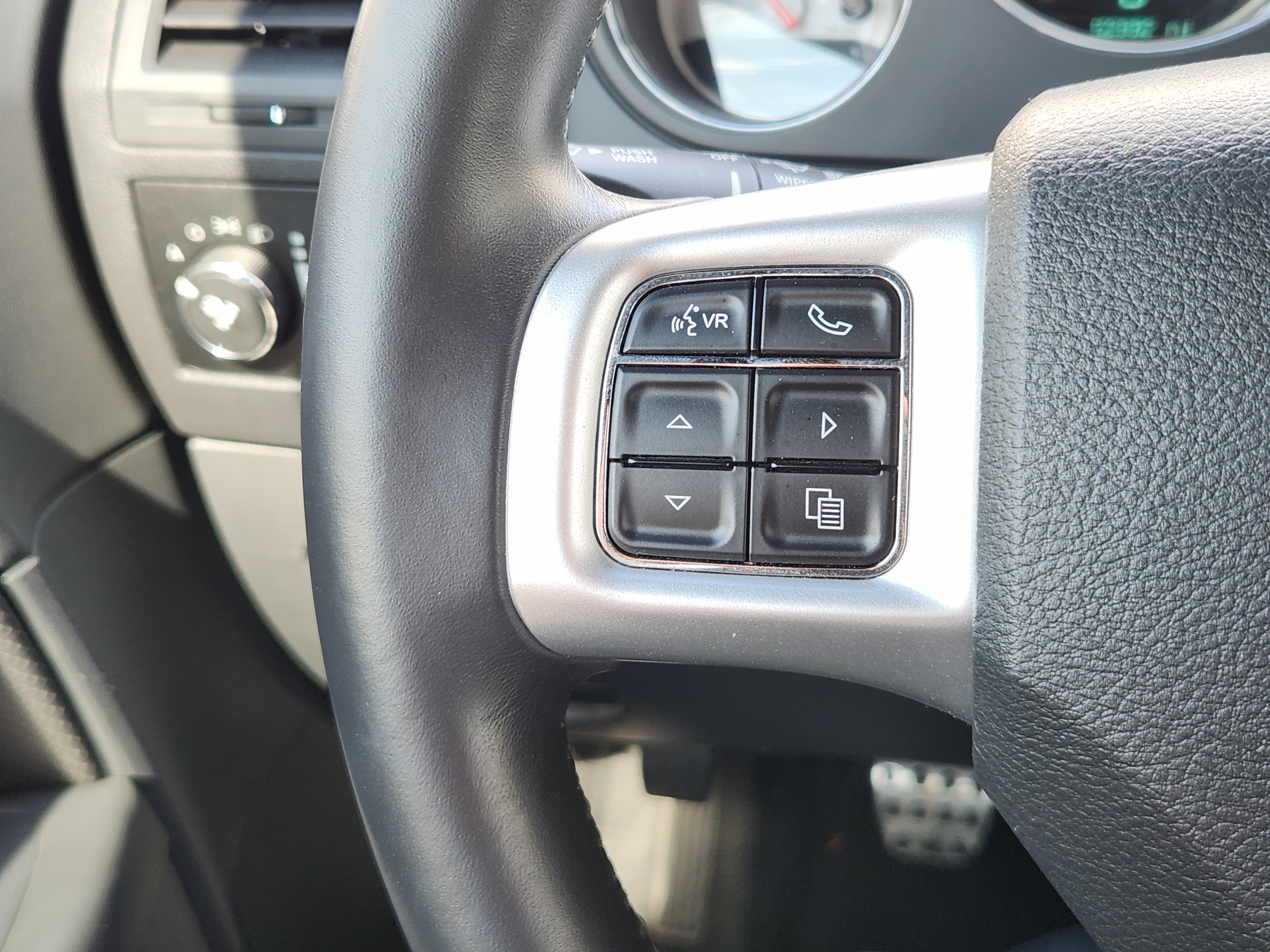 Used 2013 Dodge Challenger R/T RWD image 28