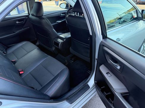 Used 2016 Toyota Camry SE w/ Moonroof Package image 13