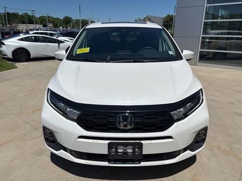 Used 2026 Honda Odyssey Touring image 2