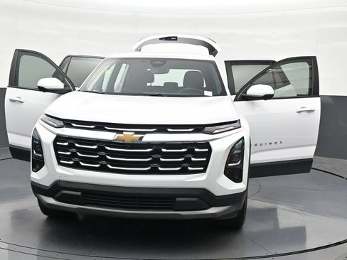 Used 2025 Chevrolet Equinox LT w/ Safety and Technology Package FWD image 37