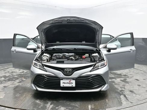 Used 2018 Toyota Camry LE image 35