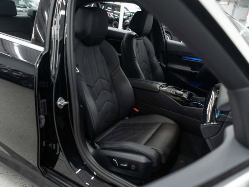 Used 2025 BMW 540i xDrive image 9