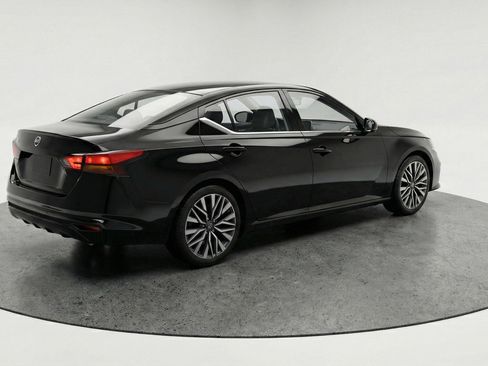 Used 2025 Nissan Altima 2.5 SV image 9