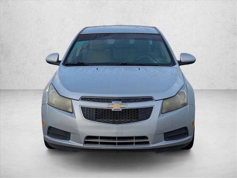 Used 2011 Chevrolet Cruze LT image 2
