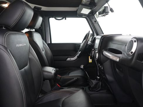 Used 2017 Jeep Wrangler Rubicon AWD/4WD image 12