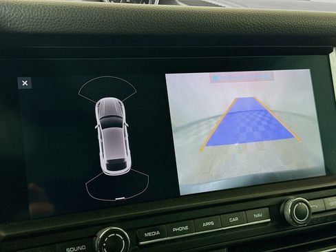 Certified 2020 Porsche Macan image 19