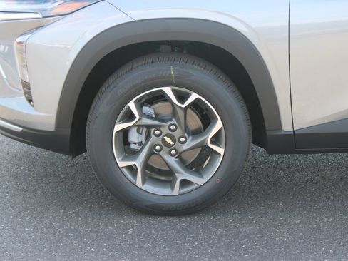 New 2026 Chevrolet Trax LT w/ Driver Confidence Package FWD image 21