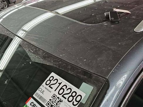 Used 2023 Volkswagen Tiguan SE image 5