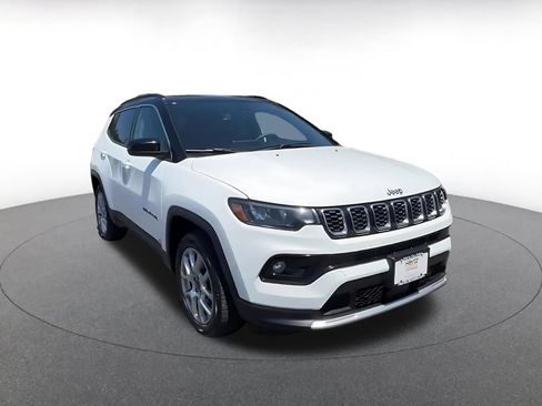 Used 2025 Jeep Compass Limited AWD/4WD image 3