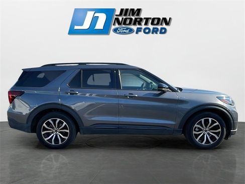 Used 2025 Ford Explorer ST-Line image 4