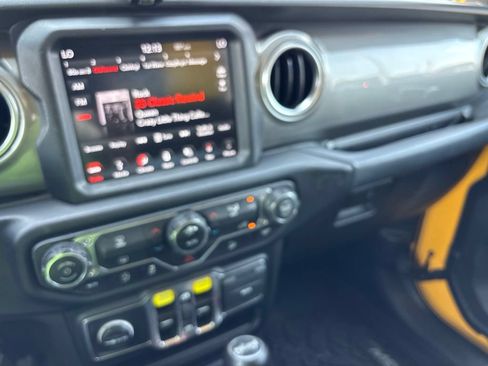 Used 2019 Jeep Wrangler Unlimited Sahara w/ Uconnect 4C Nav & Sound Group AWD/4WD image 25