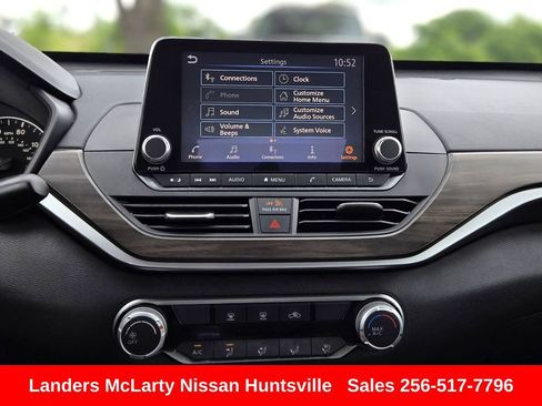 Used 2024 Nissan Altima 2.5 SV FWD image 17