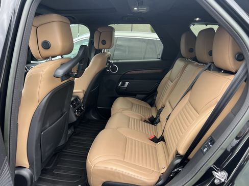 Certified 2023 Land Rover Discovery HSE R-Dynamic AWD/4WD image 31