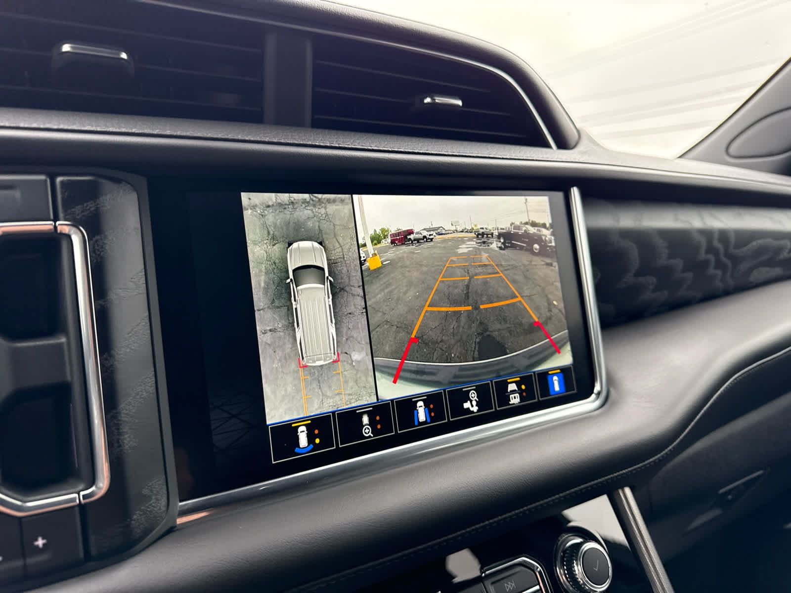 Certified 2023 GMC Yukon XL Denali AWD/4WD image 17