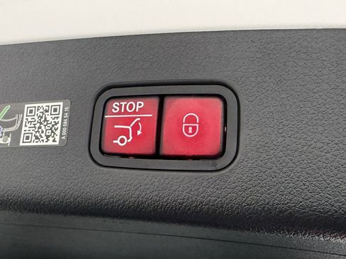 Used 2024 Mercedes-Benz GLC 300 4MATIC SUV image 51