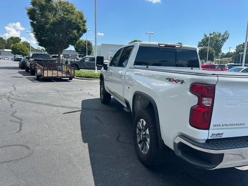 Used 2024 Chevrolet Silverado 2500 LT w/ Convenience Package AWD/4WD image 2
