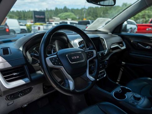 Used 2024 GMC Terrain SLT AWD/4WD image 10