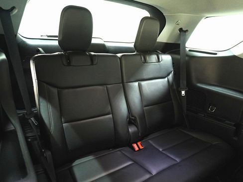 Used 2022 Ford Explorer XLT w/ Equipment Group 202A image 17