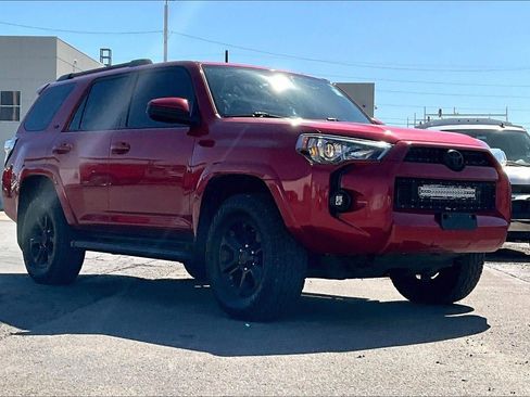 Used 2018 Toyota 4Runner SR5 AWD/4WD image 1