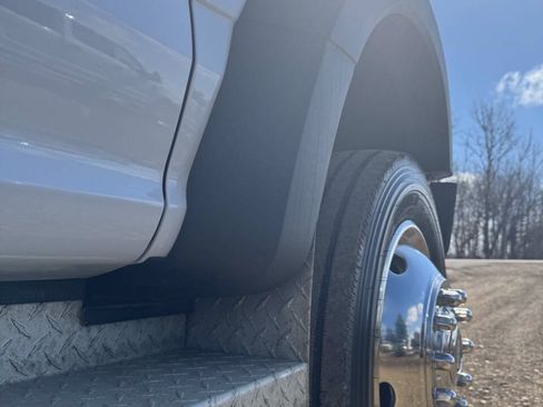 Used 2018 Ford F550 4x4 Regular Cab Super Duty image 12