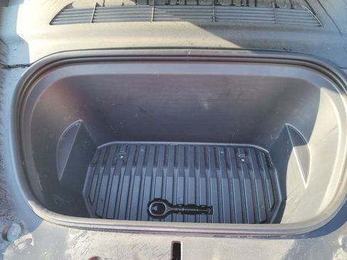 Used 2022 Tesla Model Y Long Range image 22