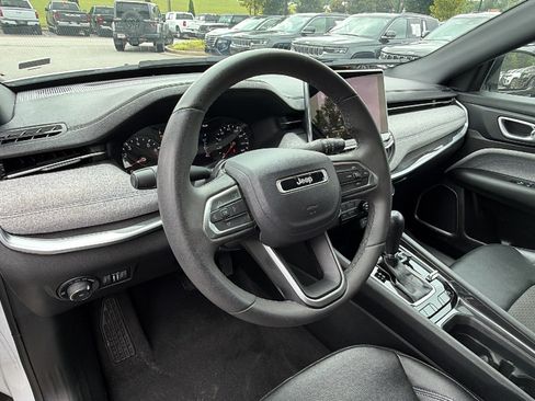 Used 2024 Jeep Compass Latitude AWD/4WD image 24