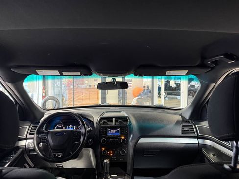 Used 2017 Ford Explorer XLT image 26