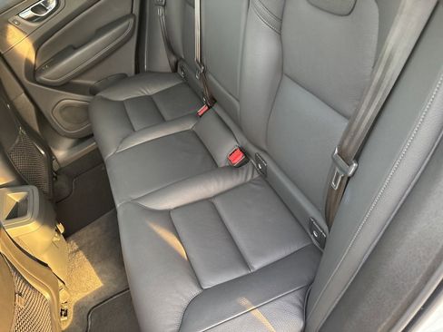 Used 2025 Volvo XC60 B5 Plus image 38