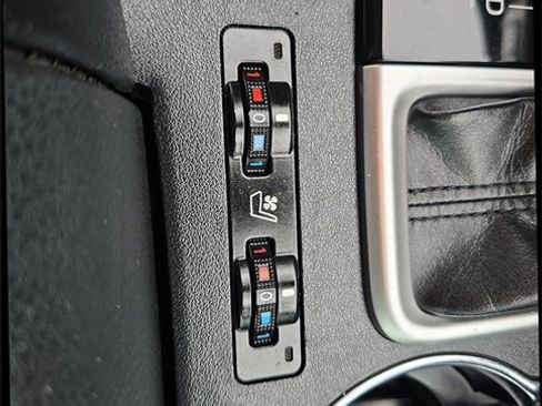 Used 2019 Toyota Highlander Limited image 23