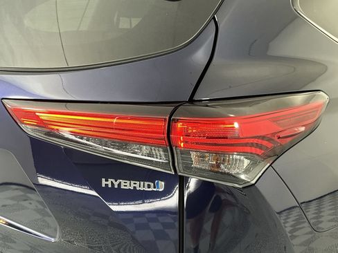 Used 2021 Toyota Highlander XLE FWD image 26