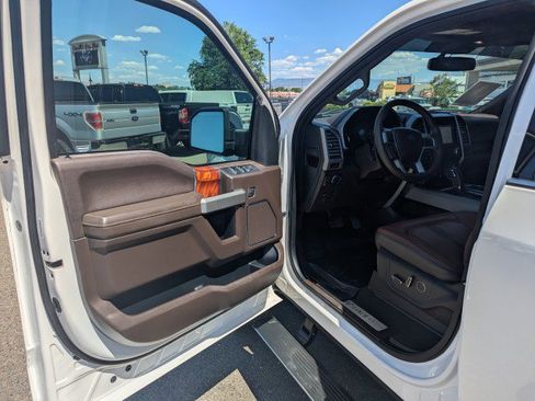 Used 2019 Ford F150 King Ranch w/ Equipment Group 601A Luxury AWD/4WD image 8