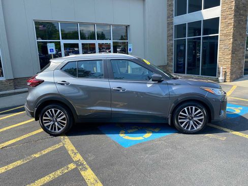 Used 2022 Nissan Kicks SV FWD image 14