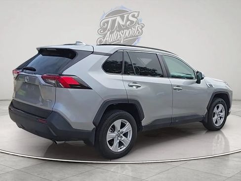 Used 2021 Toyota RAV4 XLE w/ Convenience Package FWD image 5