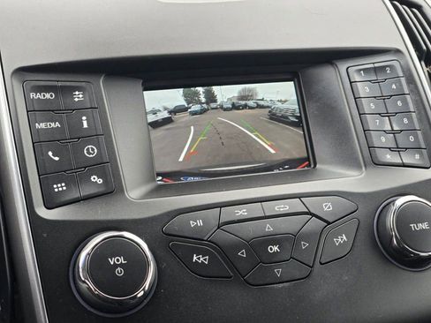 Used 2019 Ford Edge SE image 23