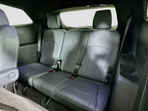 Used 2023 Buick Enclave Essence w/ Sport Touring Edition FWD image 29