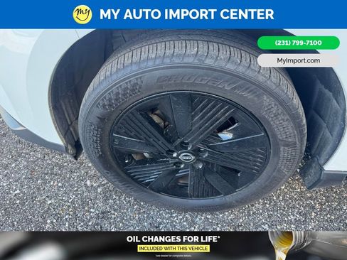 Used 2025 Nissan Murano SV AWD/4WD image 6