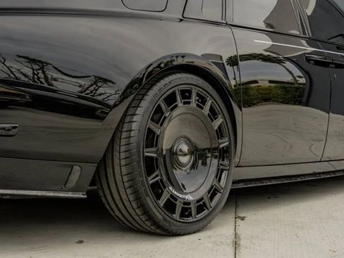 Used 2024 Rolls-Royce Phantom Sedan image 43